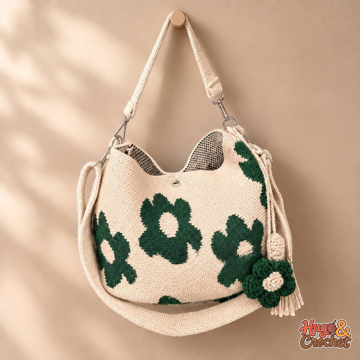 Bolso artesanal de crochet con flores verdes